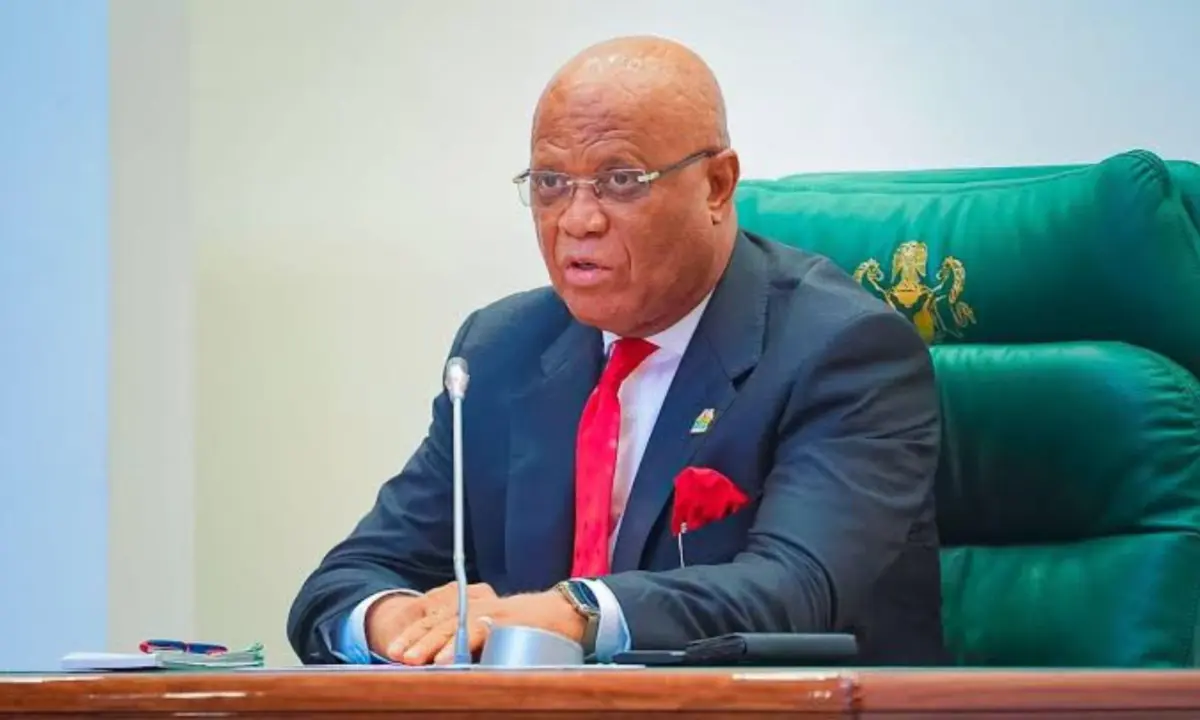 feature image for: Akwa-Ibom Governor Eno Set to Defect from PDP to APC Amid Division