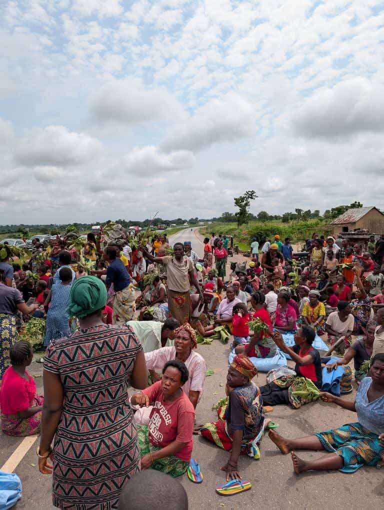feature image for: BREAKING: Benue IDPs block highway, demand return to ancestral homes