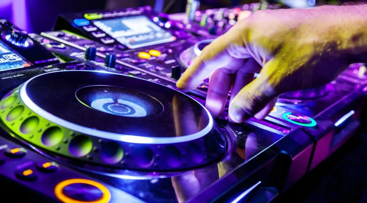 feature image for: DJs Face 5-Year Jail Term for Playing Unlicensed Music, FG Warns