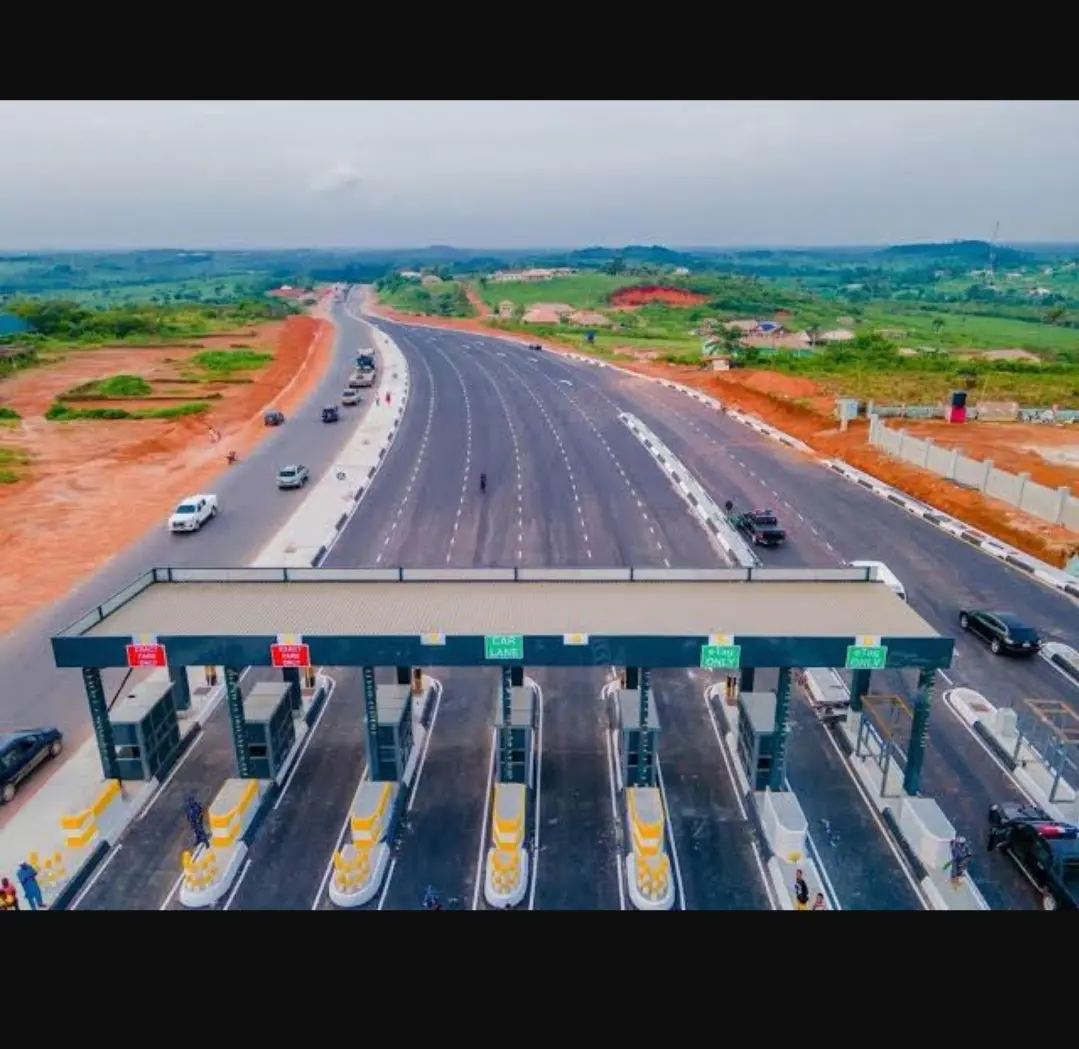 feature image for: Protest Erupts on Epe-Ijebu-Ode Expressway Over New Tollgate Charges