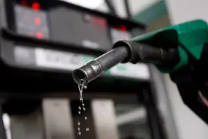 Nigerian Fuel Prices Drop as Economy Pauses for Buhari's Funeral