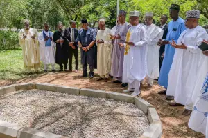 Saraki, Kwankwaso Visit Buhari's Grave in Daura, Offer Prayers