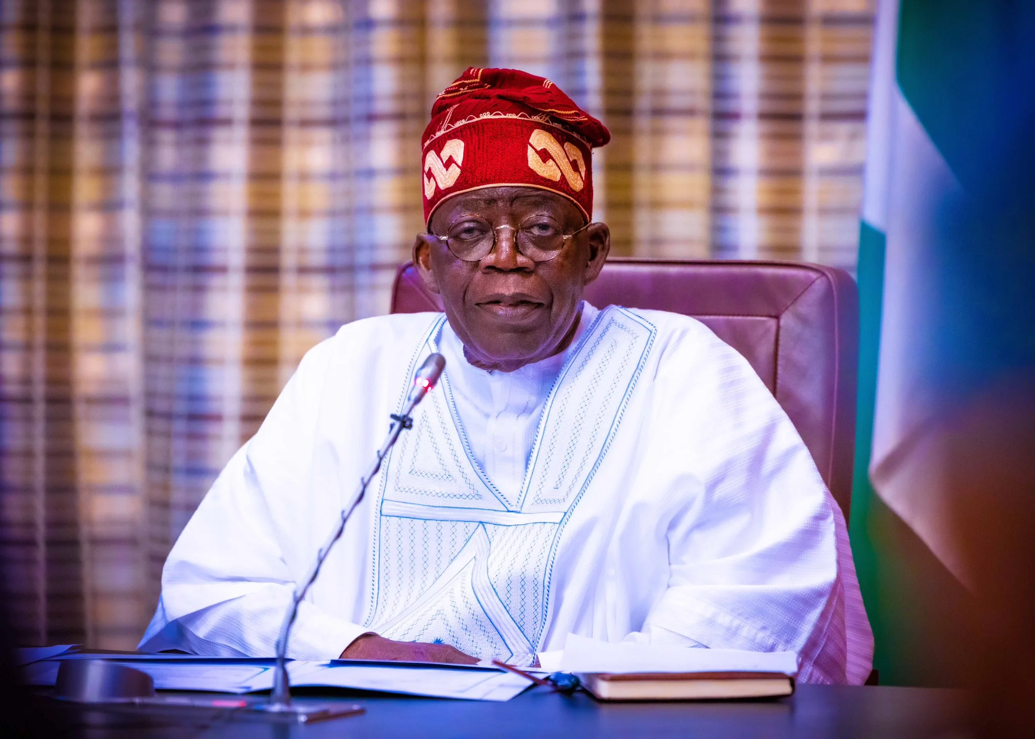 feature image for: Tinubu Hails Dangote Refinery as 'Massive Investment' During Visit