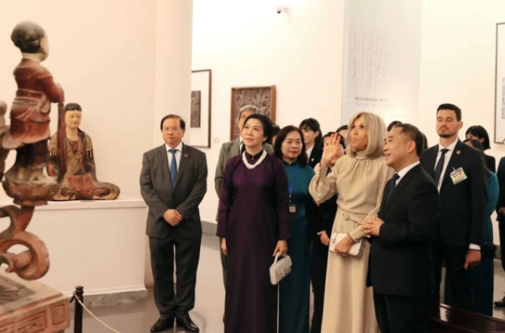 feature image for: Vietnam's First Lady and Brigitte Macron Celebrate Vietnamese Art at National Museum